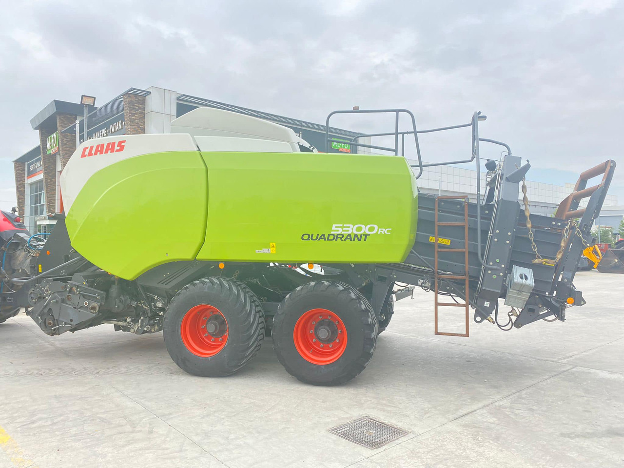 CLAAS 5300 RC - Square baler: picture 1