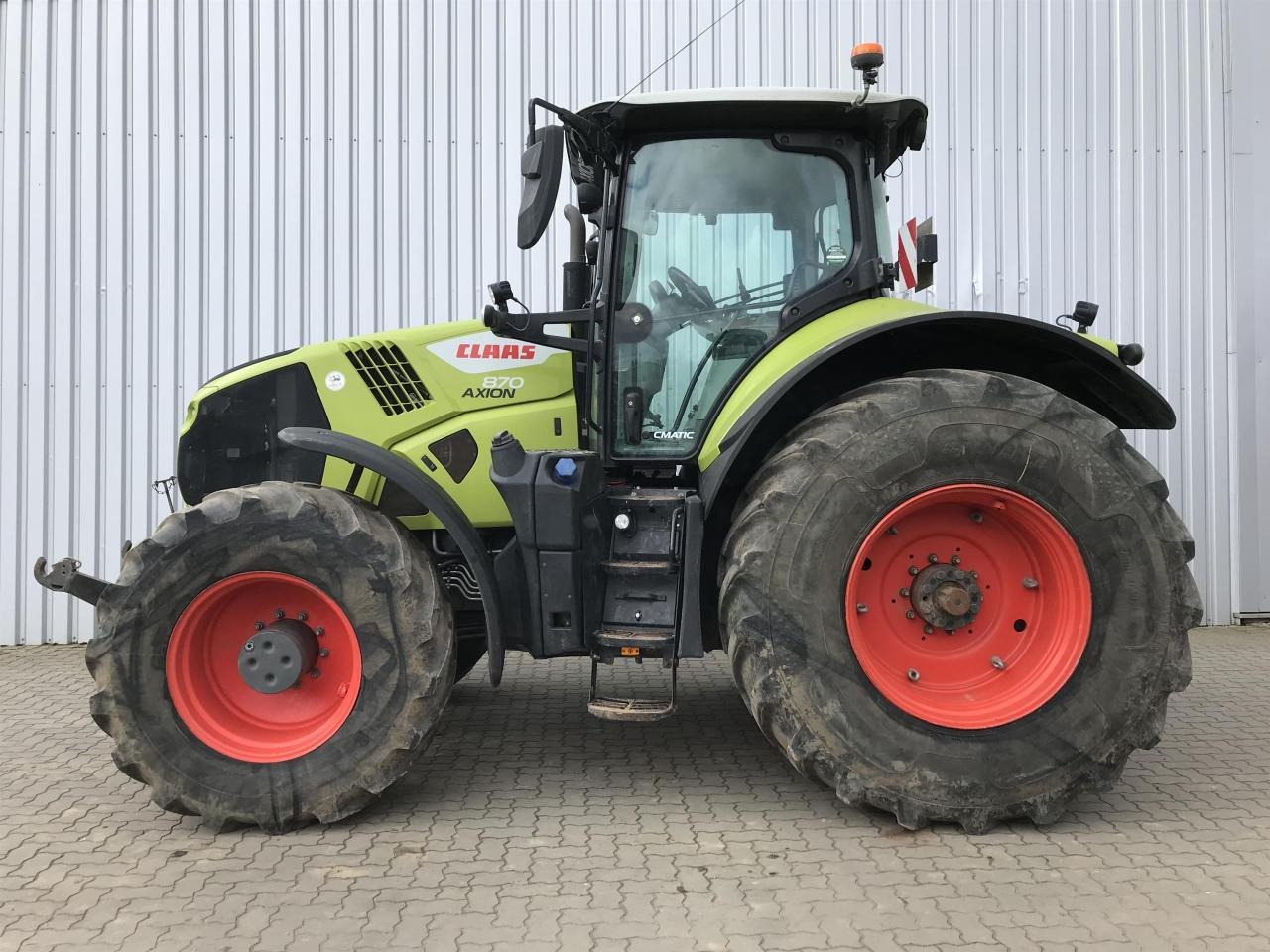 CLAAS Axion 870 - Farm tractor: picture 1