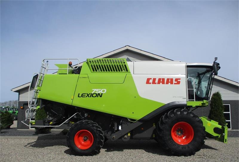 Combine harvester CLAAS LEXION 750 Gårdmaskine med valgfrit skærebord V900: picture 11