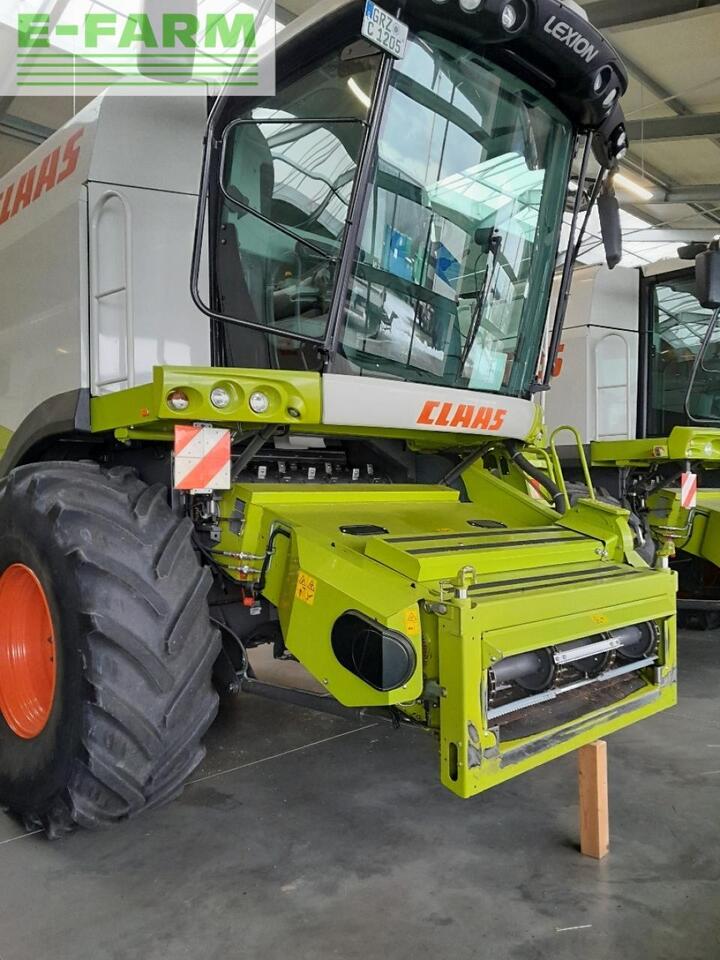Combine harvester CLAAS Lexion 670: picture 2