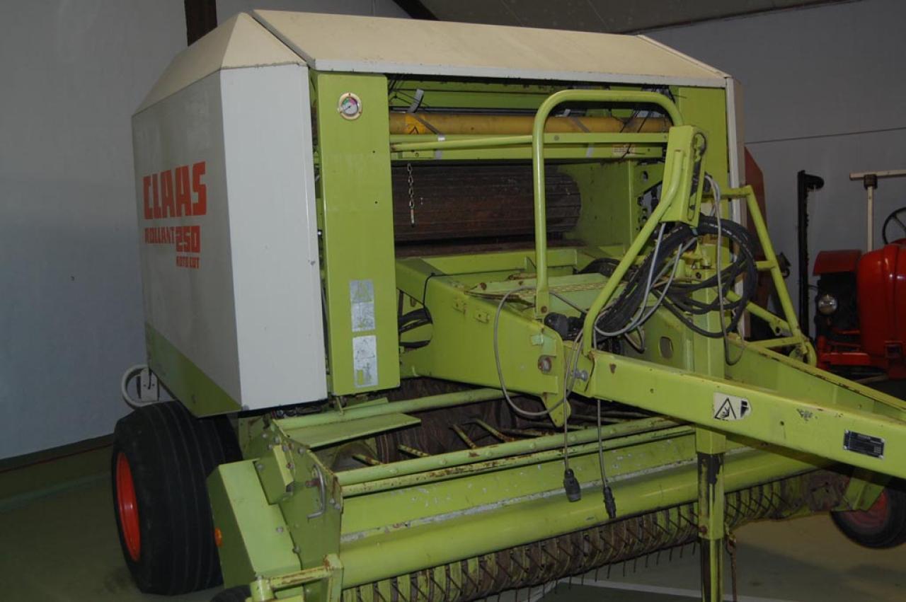 CLAAS Rollant 250 RC - Round baler: picture 3