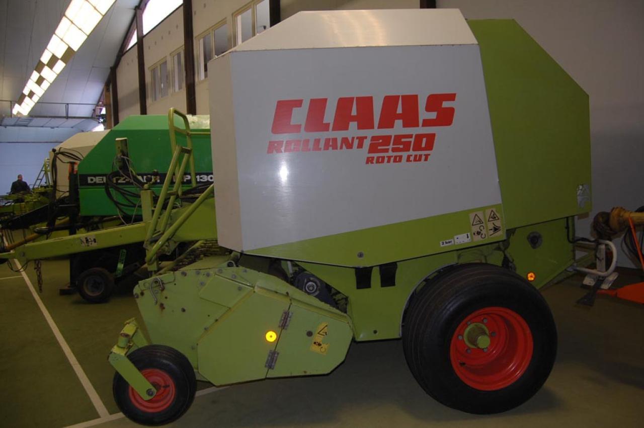 CLAAS Rollant 250 RC - Round baler: picture 1