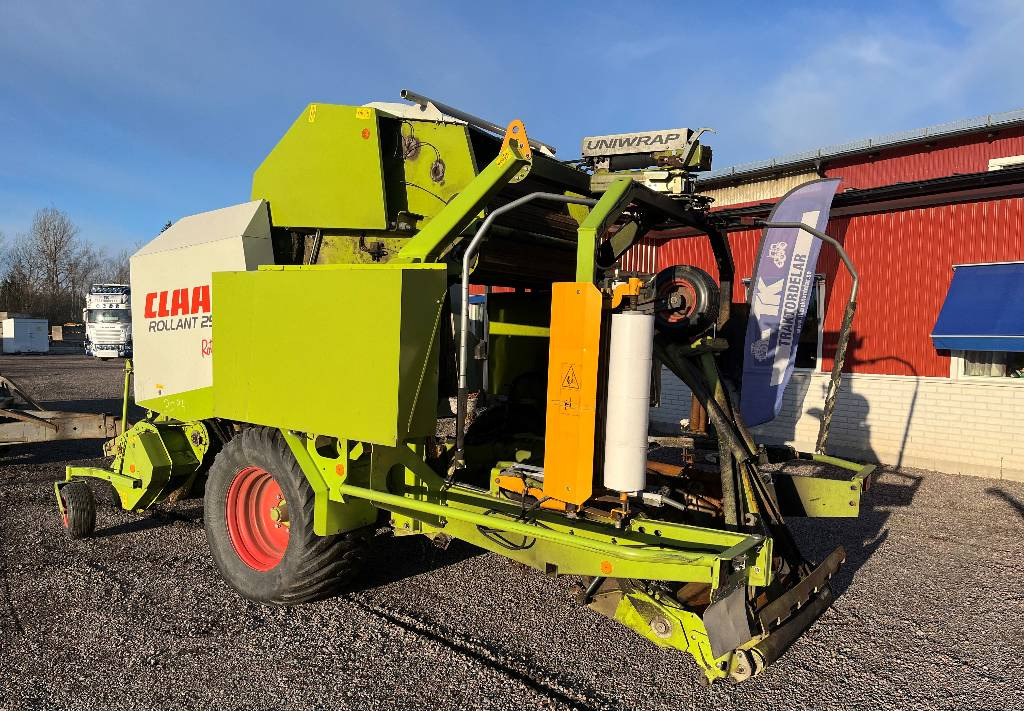 CLAAS Rollant 255 RC  - Round baler: picture 2