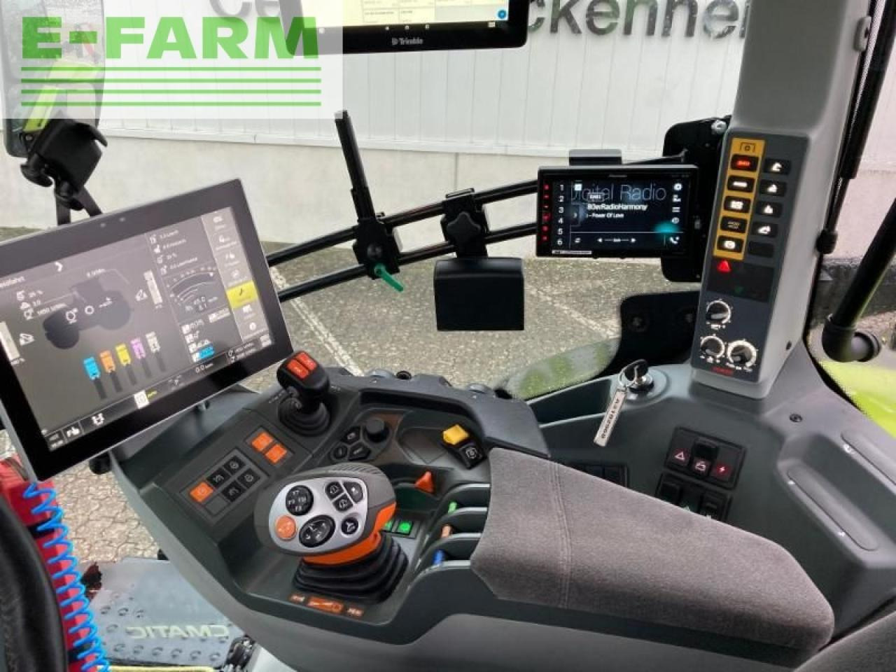Farm tractor CLAAS axion 870: picture 12