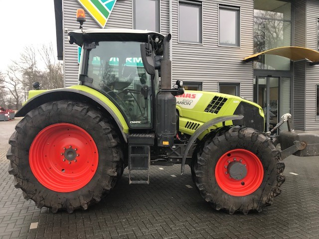 Farm tractor Claas 660 Arion: picture 4