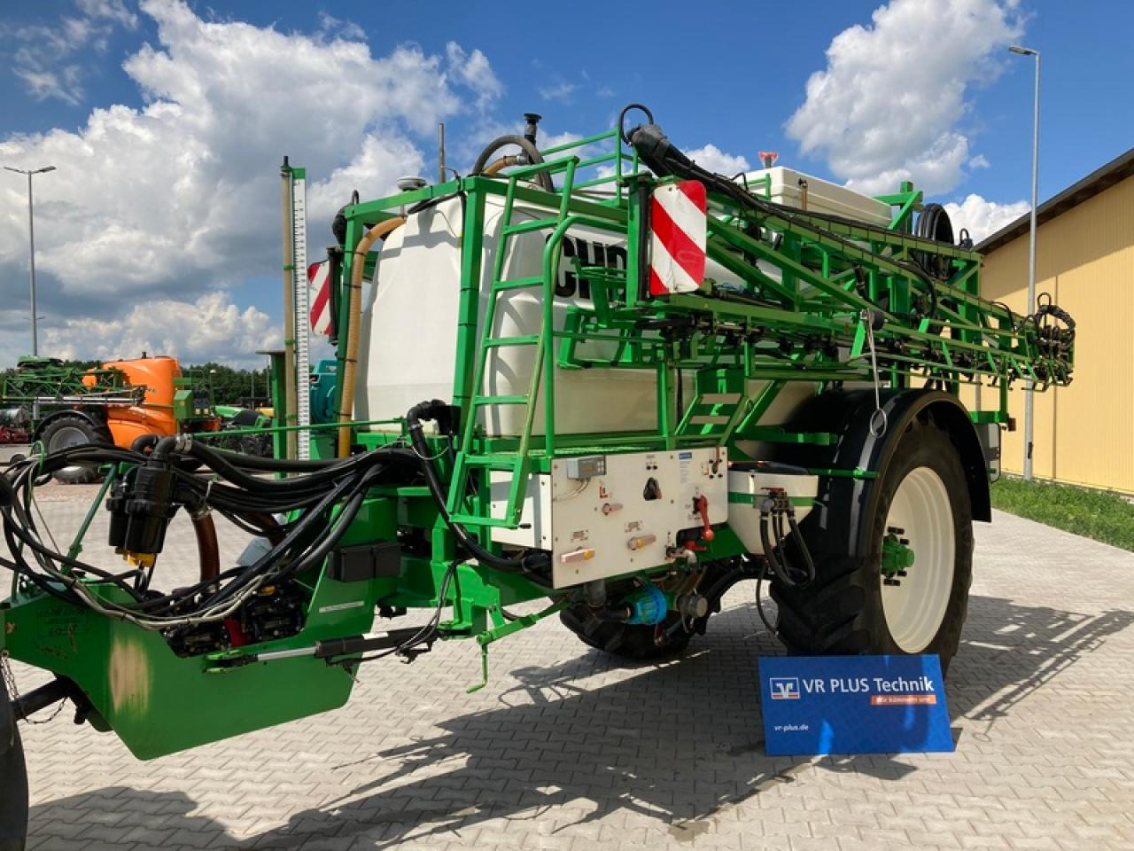 D6027 - Trailed sprayer: picture 1