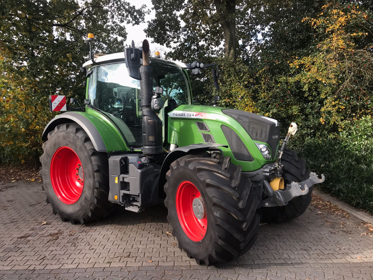 Fendt 724 Vario S4 ProfiPlus - Farm tractor: picture 3