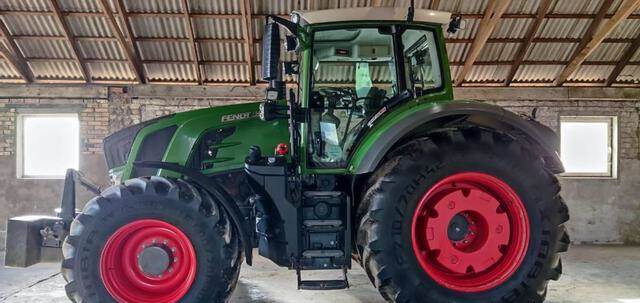 Fendt 826 Vario S4 Profi Plus - Farm tractor: picture 3