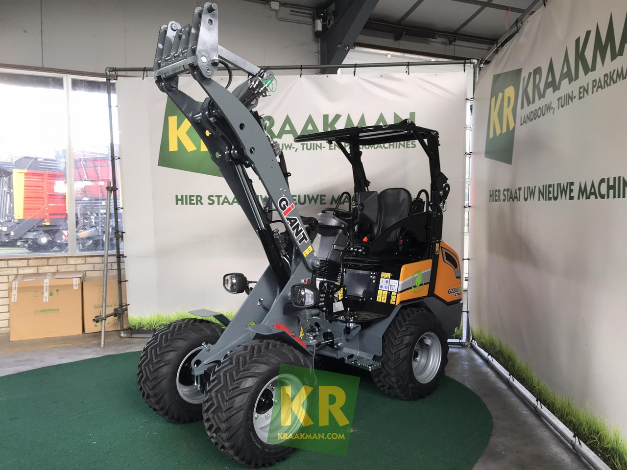 G2200E X-TRA Giant  - Compact loader: picture 5