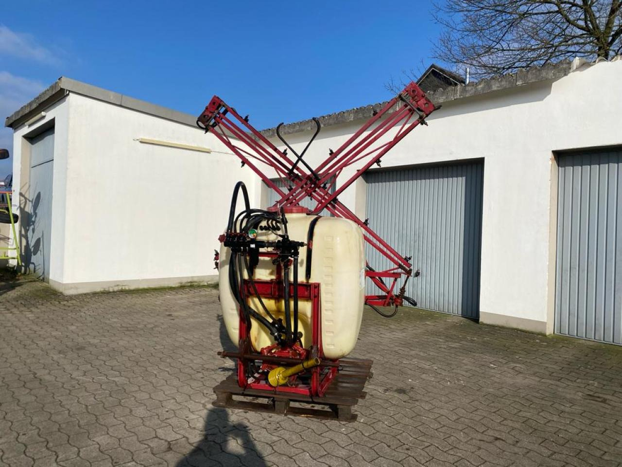Hardi 600 Liter - Tractor mounted sprayer: picture 1
