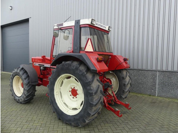 International 956XL - Farm tractor: picture 1