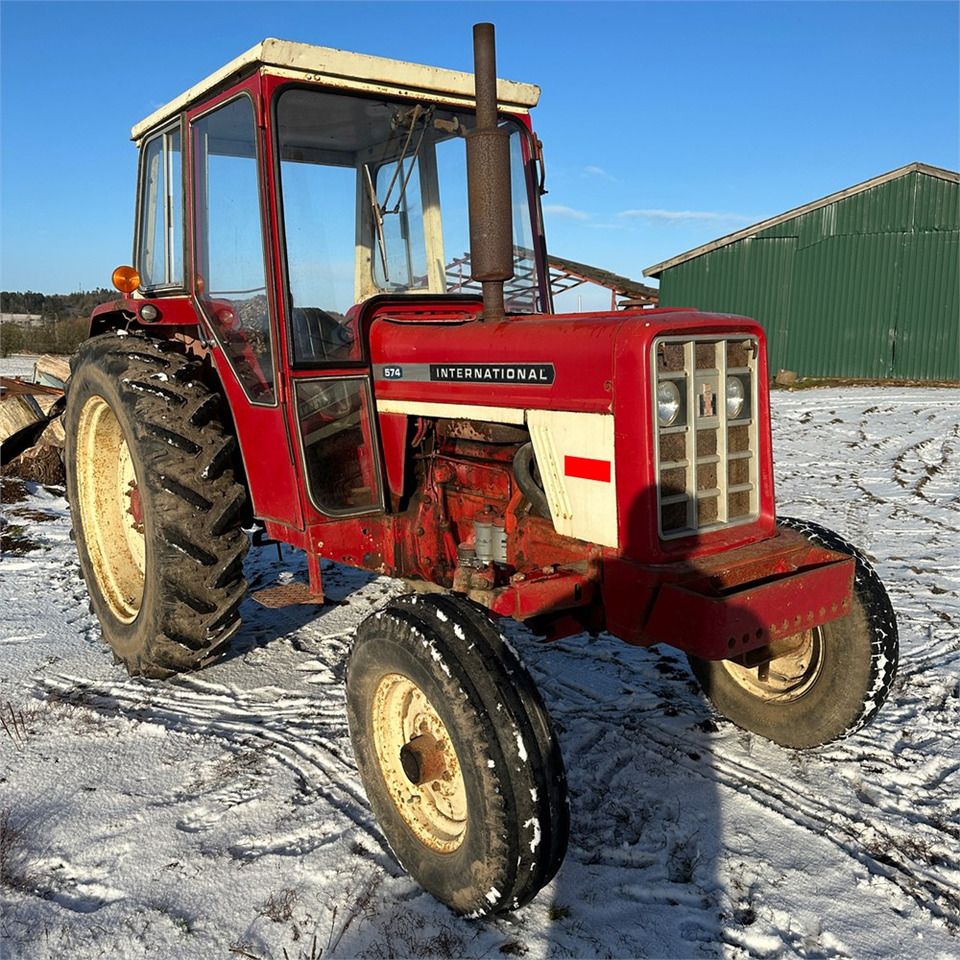 International IH I - 574 - Farm tractor: picture 4