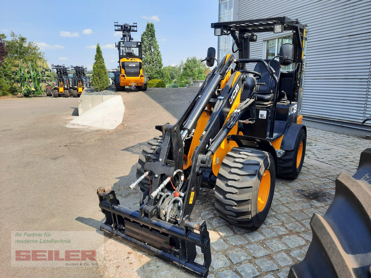 JCB 403 Agri Plus - Compact loader: picture 4