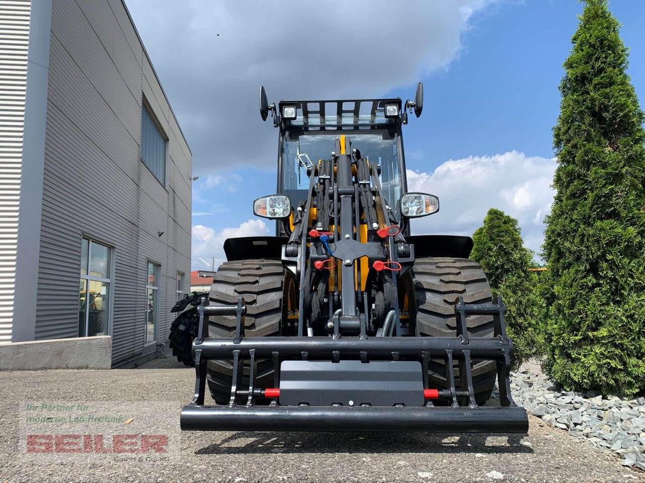 JCB 403 Agri Plus - Compact loader: picture 3