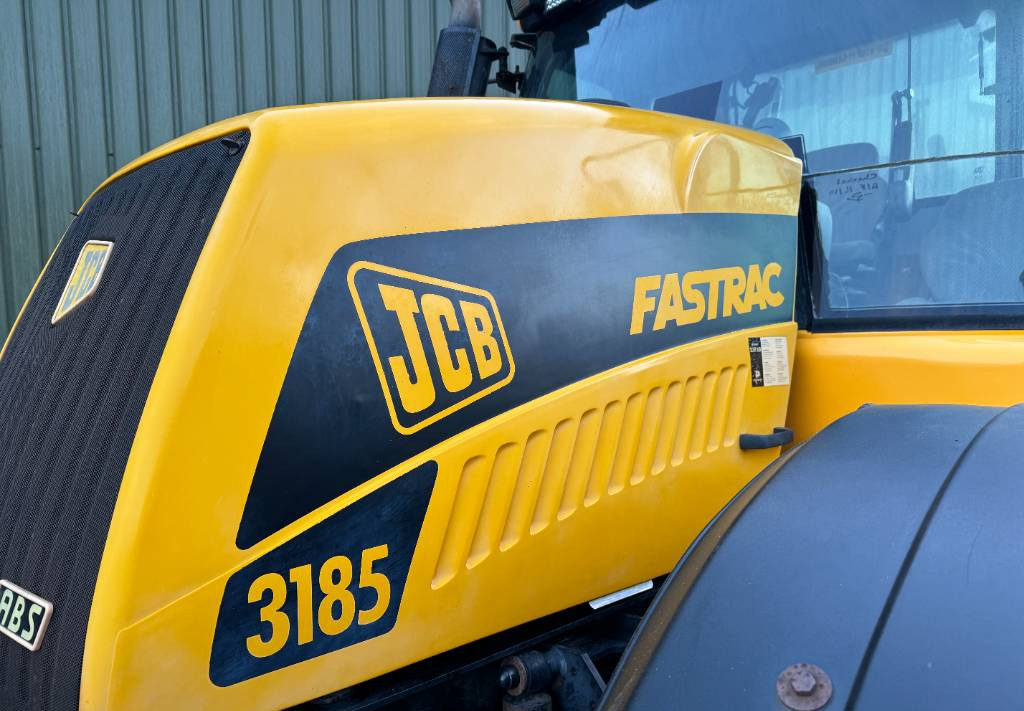 Farm tractor JCB Fastrac 3185: picture 13