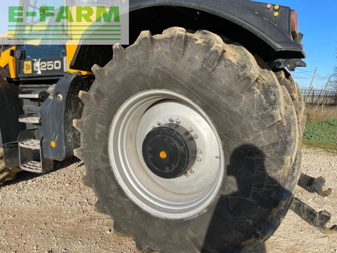 Farm tractor JCB fastrac 8250: picture 12