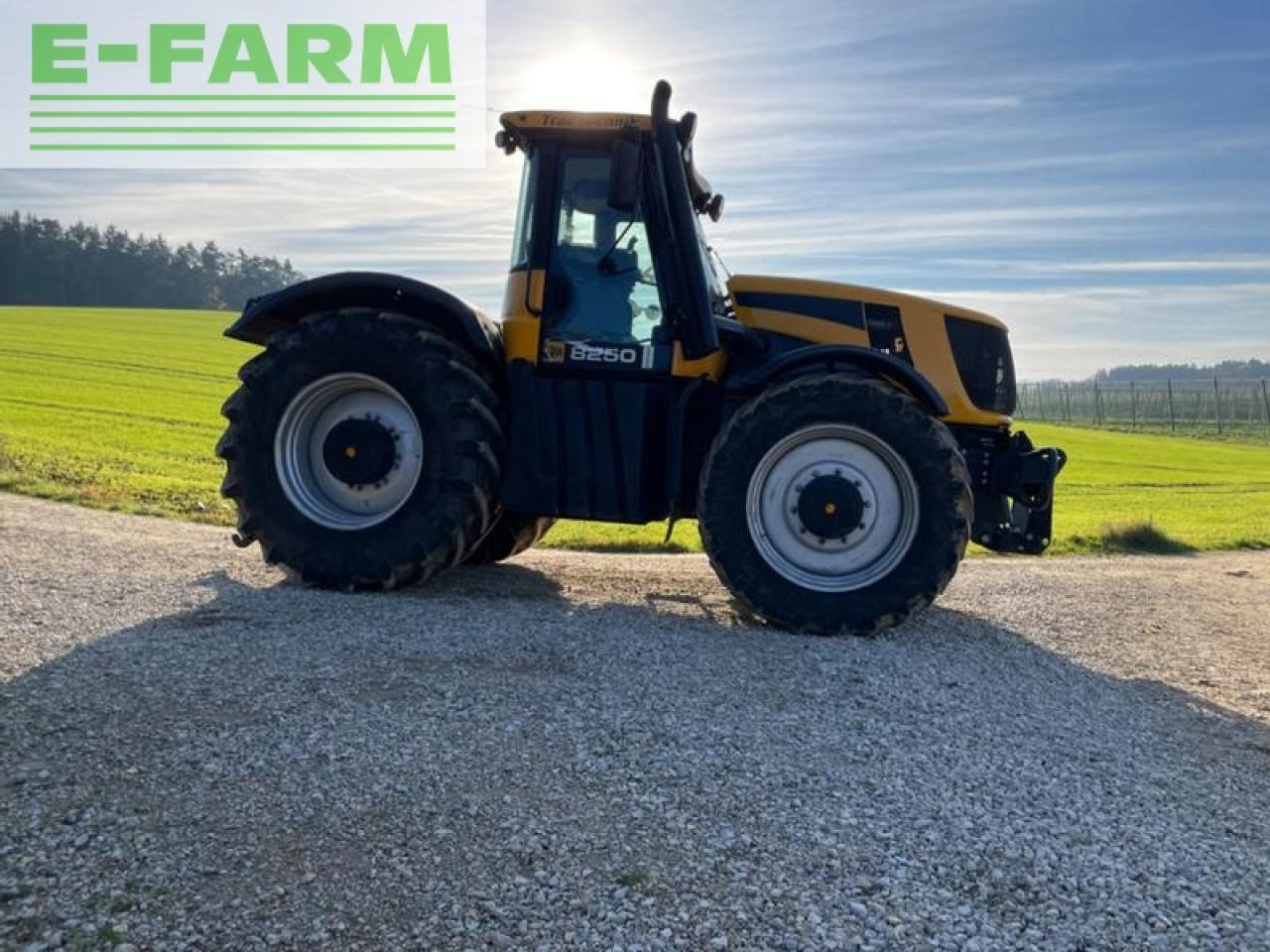 Farm tractor JCB fastrac 8250: picture 4