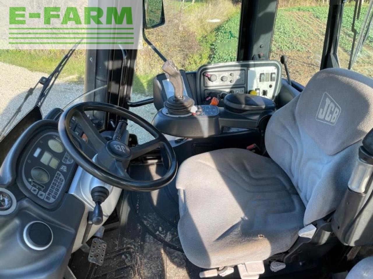 Farm tractor JCB fastrac 8250: picture 7
