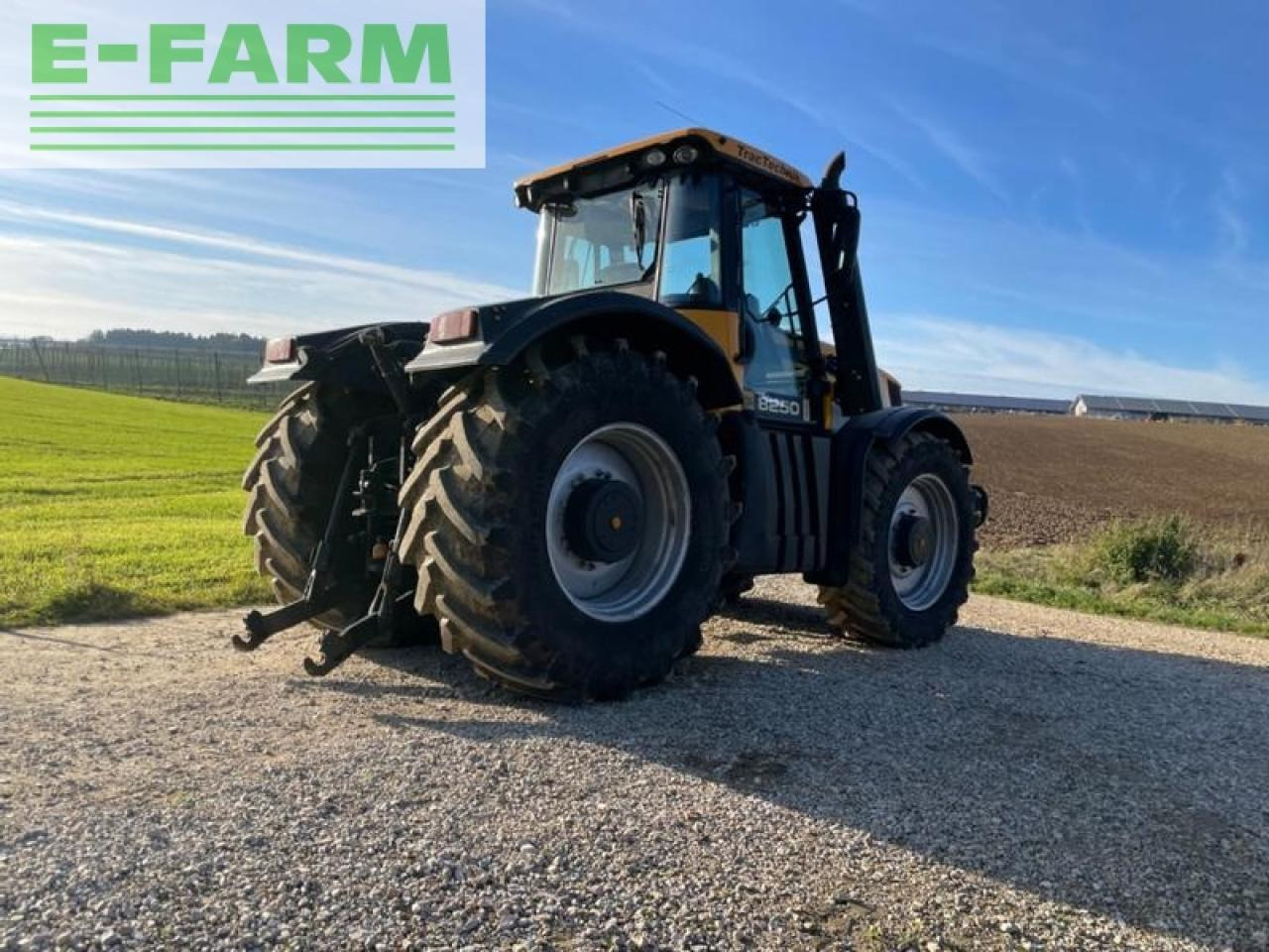 Farm tractor JCB fastrac 8250: picture 3