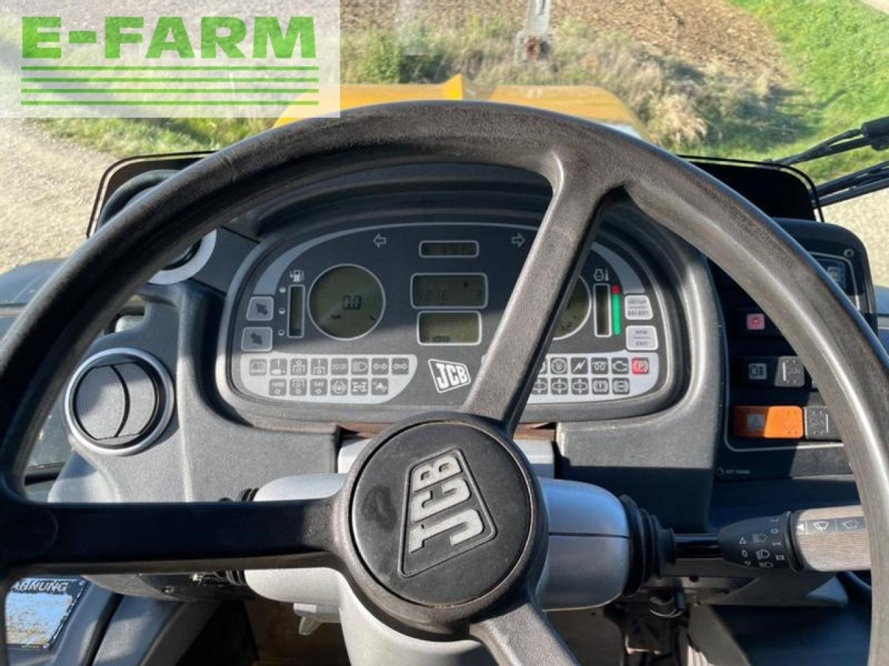 Farm tractor JCB fastrac 8250: picture 9