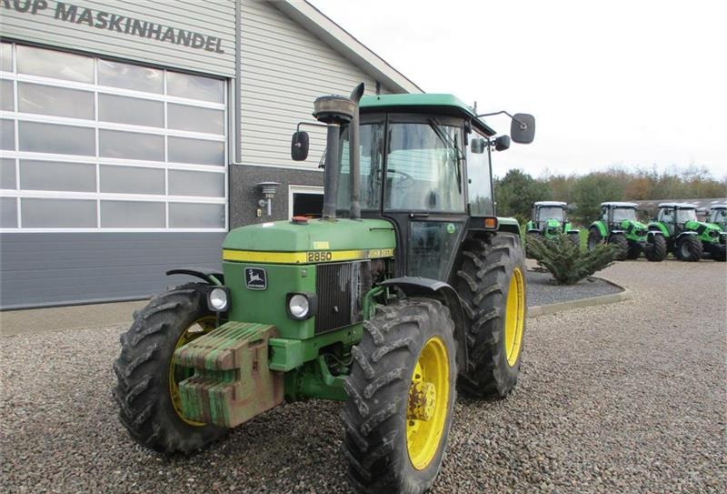 Farm tractor John Deere 2850 Med nye bagdæk på og orginale 50kgs frontvægt: picture 15