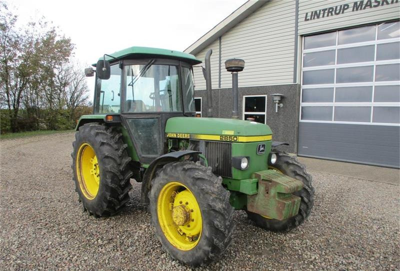 Farm tractor John Deere 2850 Med nye bagdæk på og orginale 50kgs frontvægt: picture 11