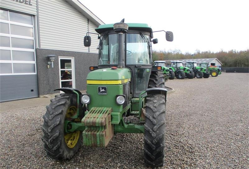 Farm tractor John Deere 2850 Med nye bagdæk på og orginale 50kgs frontvægt: picture 16