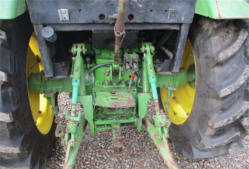 Farm tractor John Deere 2850 Med nye bagdæk på og orginale 50kgs frontvægt: picture 21