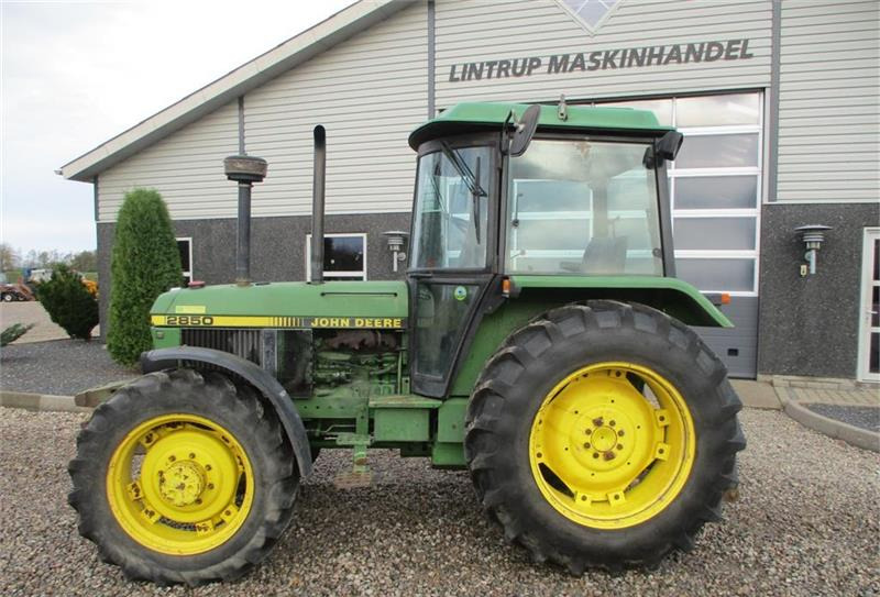 Farm tractor John Deere 2850 Med nye bagdæk på og orginale 50kgs frontvægt: picture 17