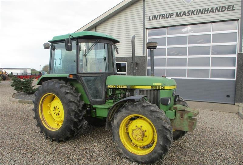 Farm tractor John Deere 2850 Med nye bagdæk på og orginale 50kgs frontvægt: picture 10