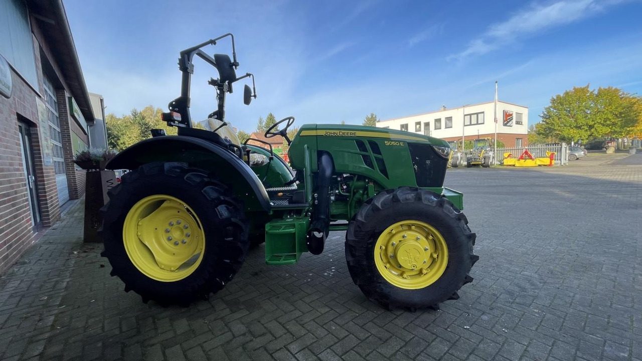 New Farm tractor John Deere 5050E BTS: picture 28