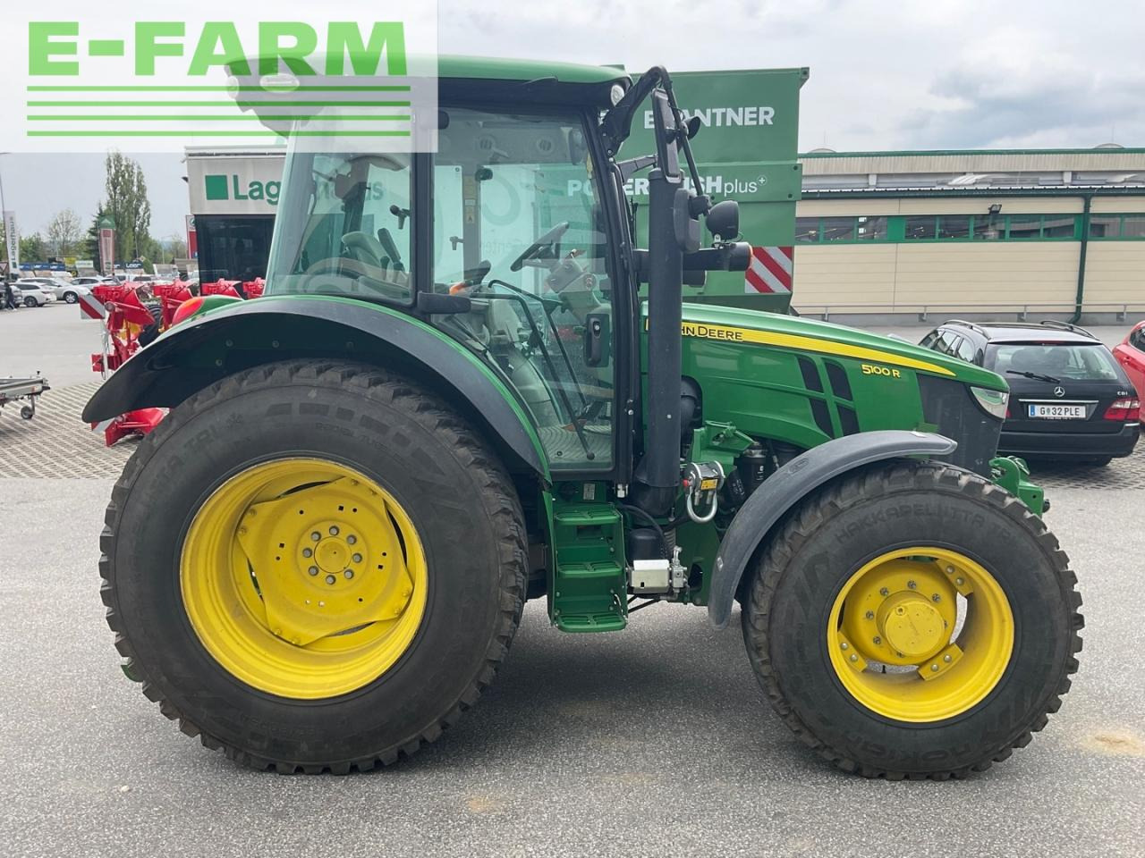 John Deere 5100R - Farm tractor: picture 5