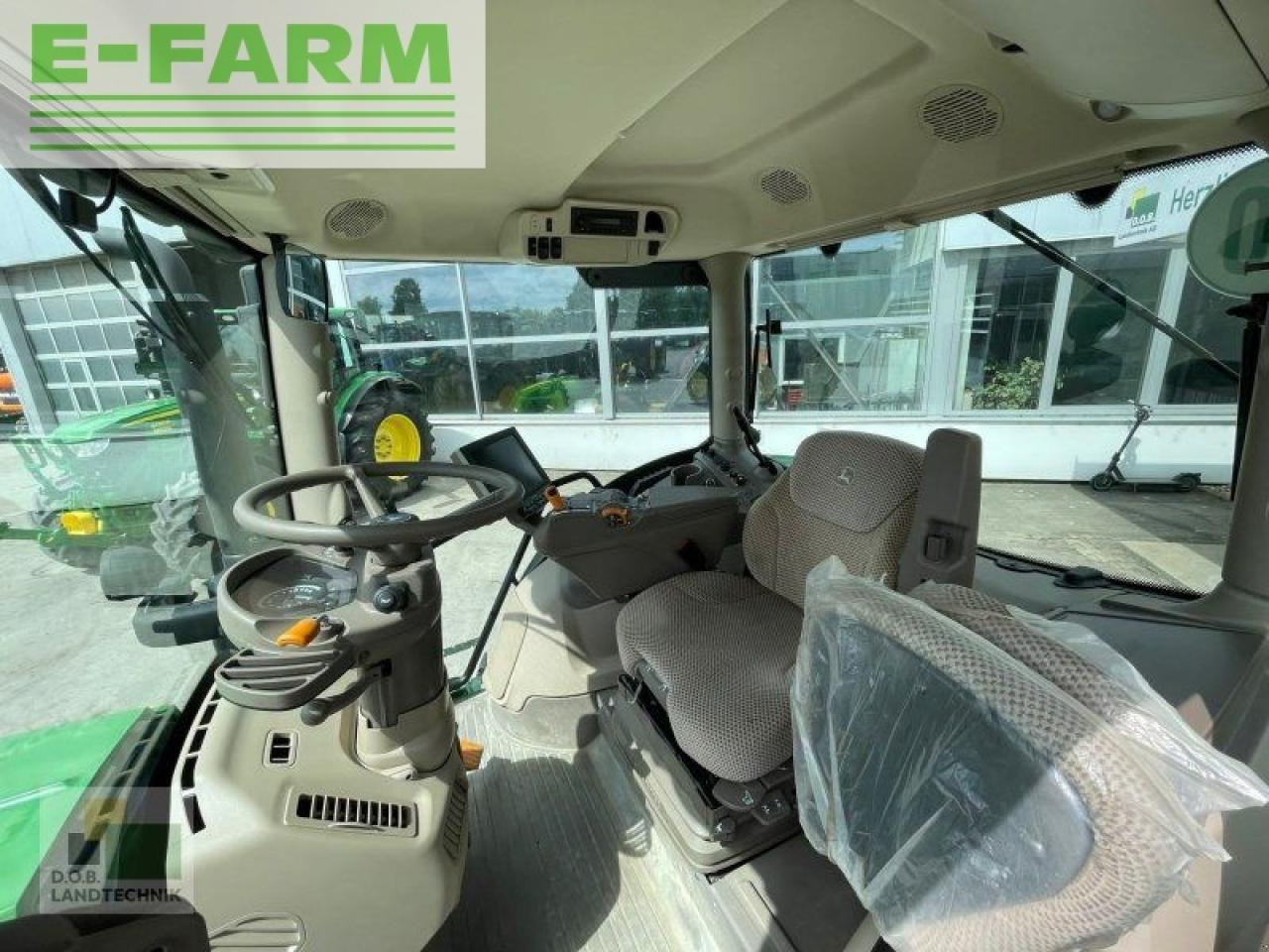 Farm tractor John Deere 6110r 6110 r: picture 8
