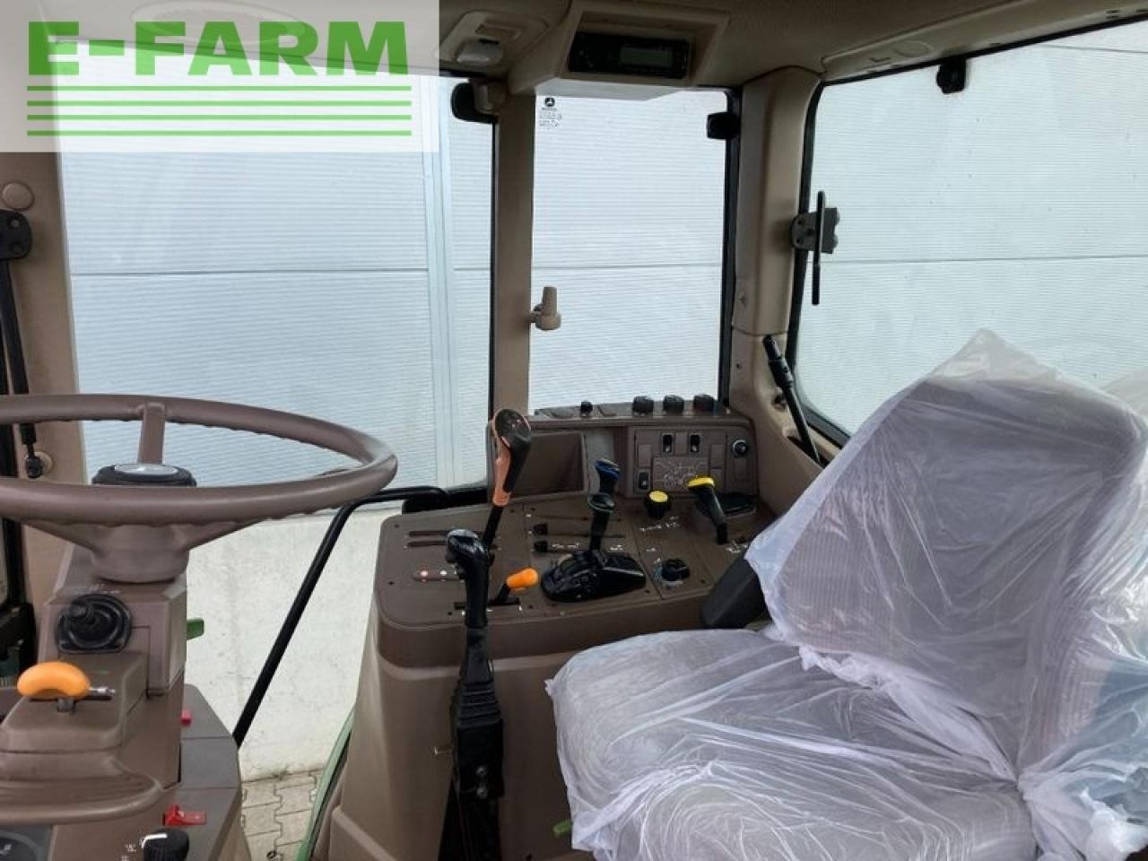 Farm tractor John Deere 6130: picture 7