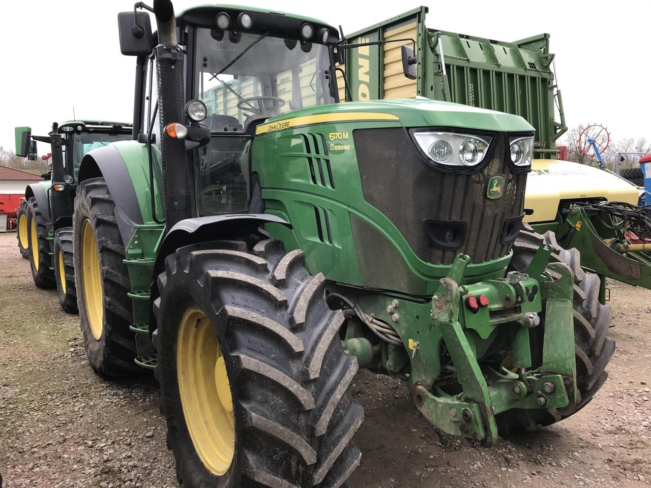 John Deere 6170M - Farm tractor: picture 2