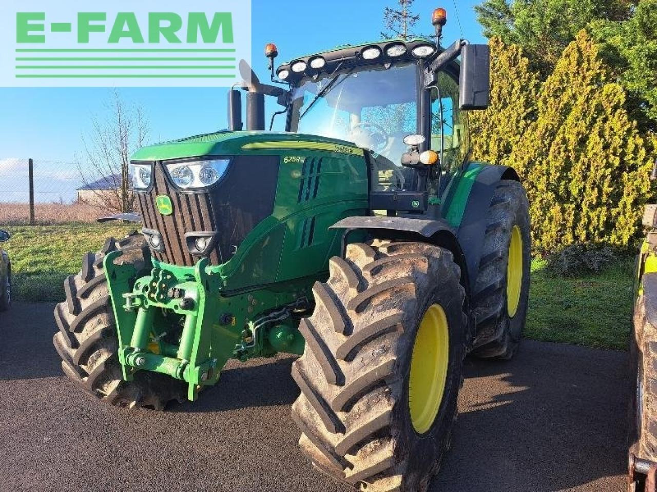 John Deere 6215r - Farm tractor: picture 2