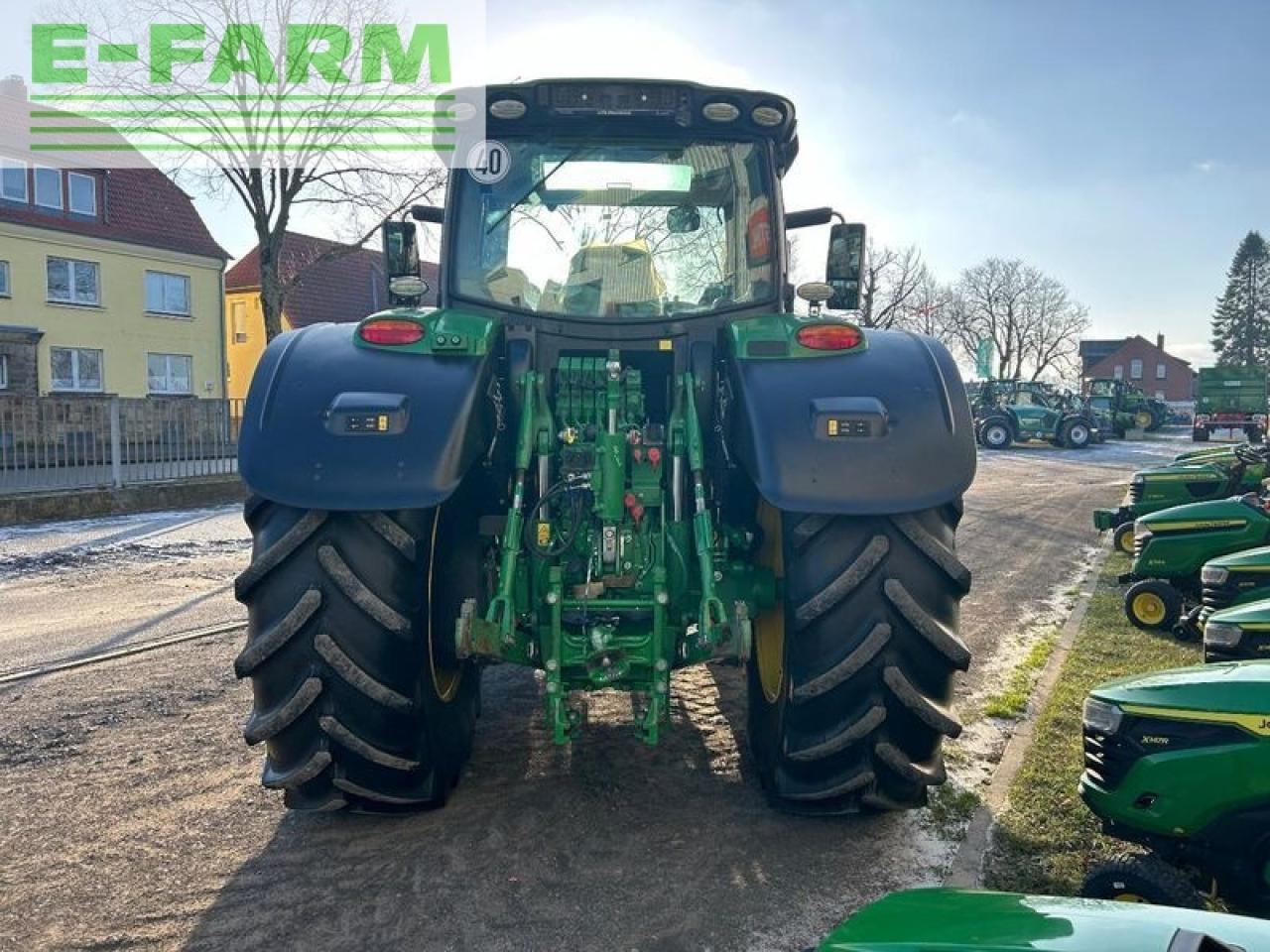 John Deere 6215r - Farm tractor: picture 5