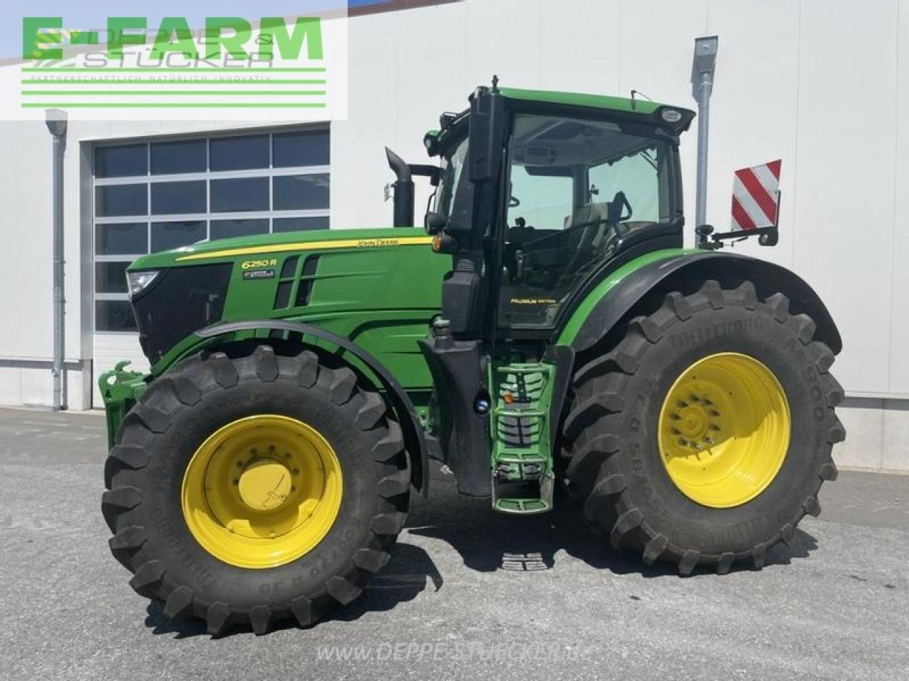 Farm tractor John Deere 6250r: picture 10