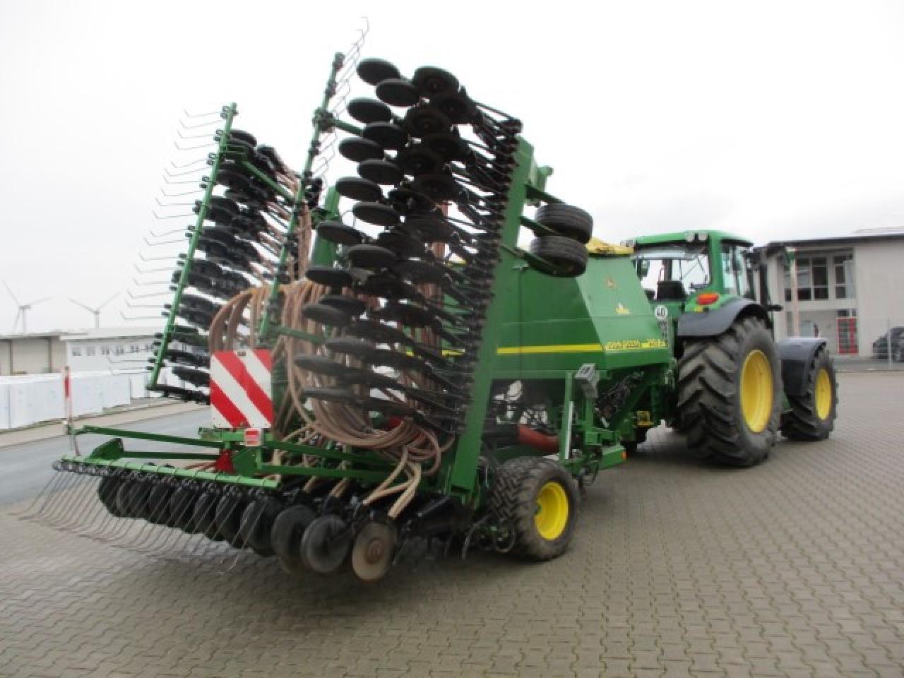 John Deere 740 A Isobus - Seed drill: picture 4