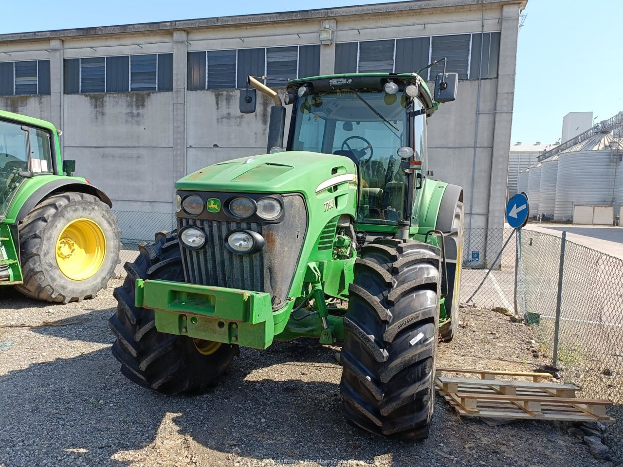John Deere 7730 - Farm tractor: picture 2