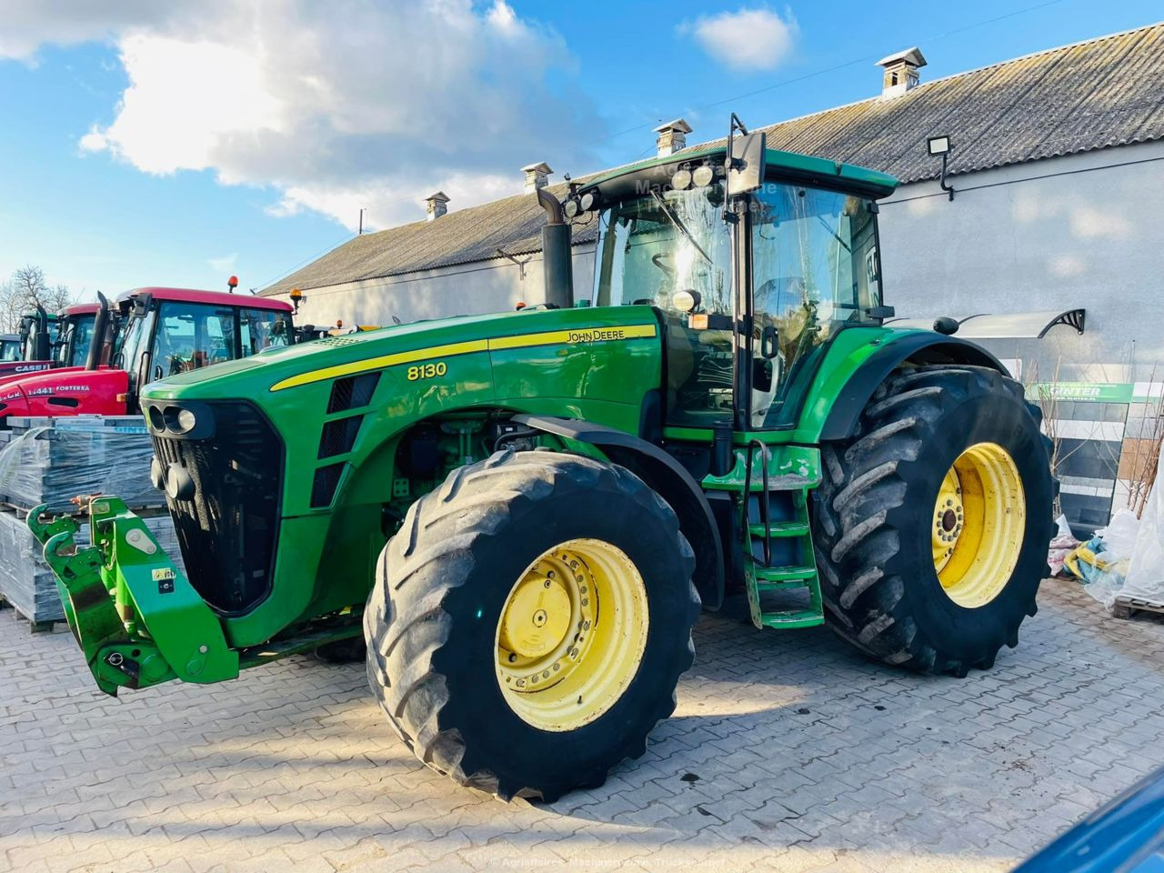 John Deere 8130 - Farm tractor: picture 3