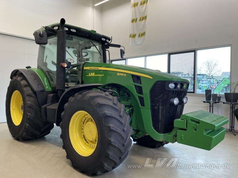 John Deere 8295R - Farm tractor: picture 1