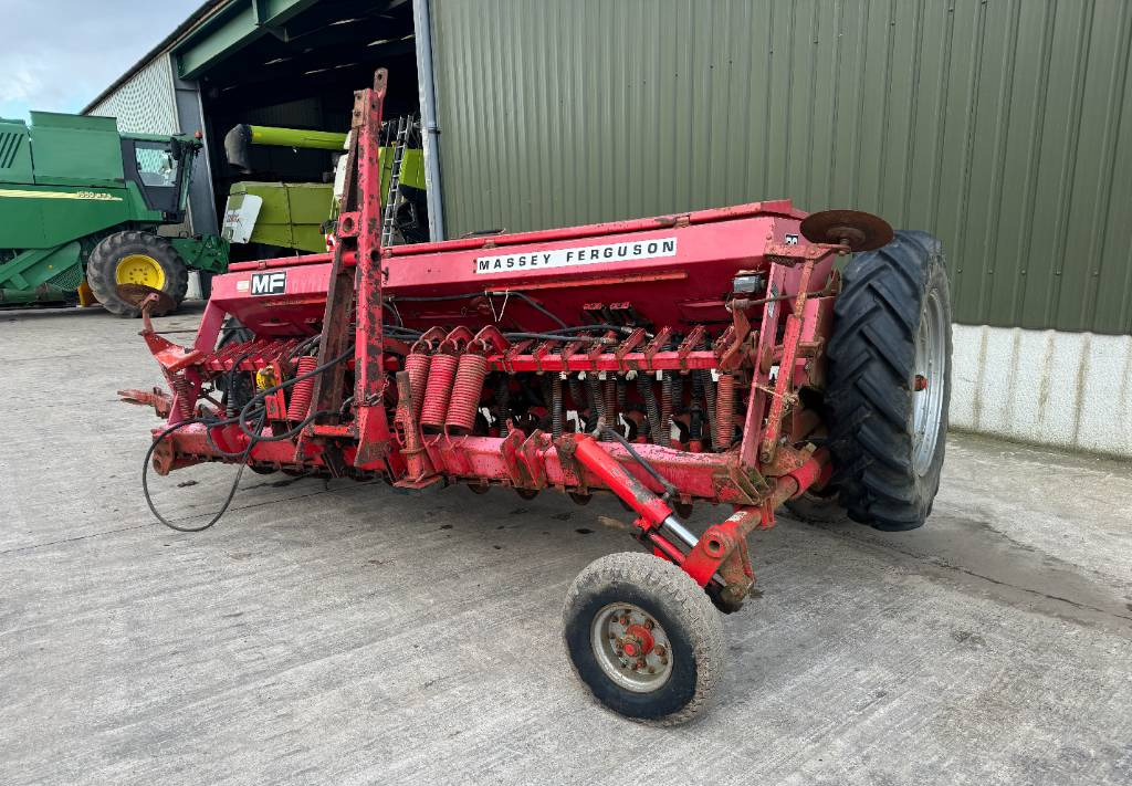 Massey Ferguson 30 Drill  - Seed drill: picture 2