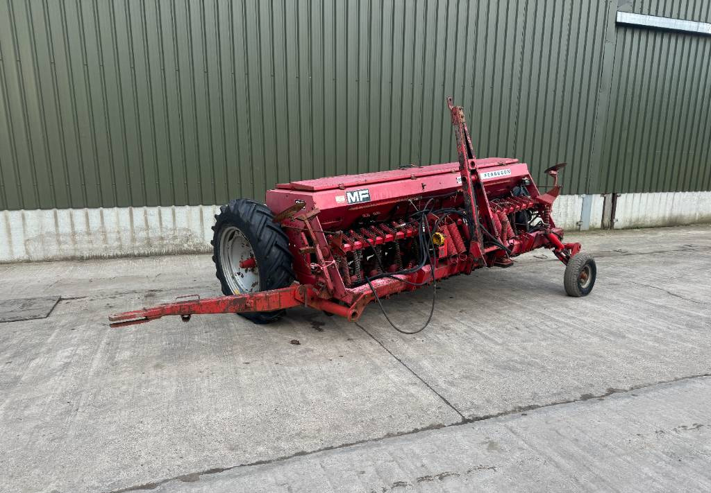 Massey Ferguson 30 Drill  - Seed drill: picture 1
