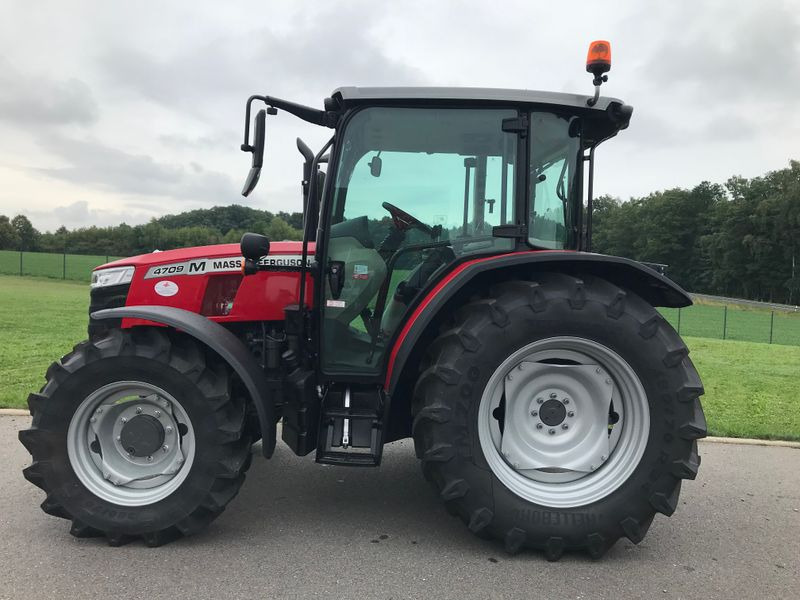 Massey Ferguson MF 4709 M Dyna-2 - Farm tractor: picture 1