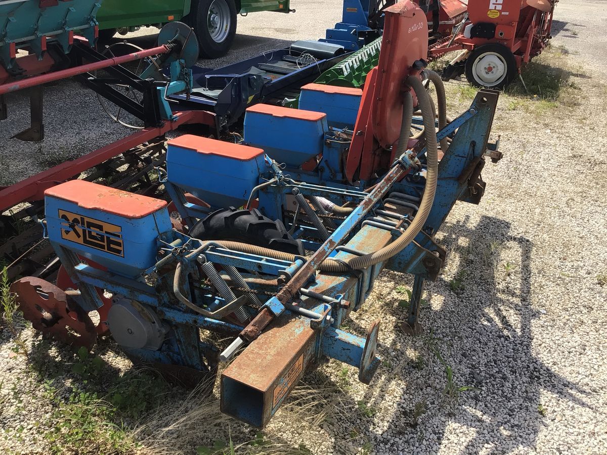 Monosem 4r  - Precision sowing machine: picture 2