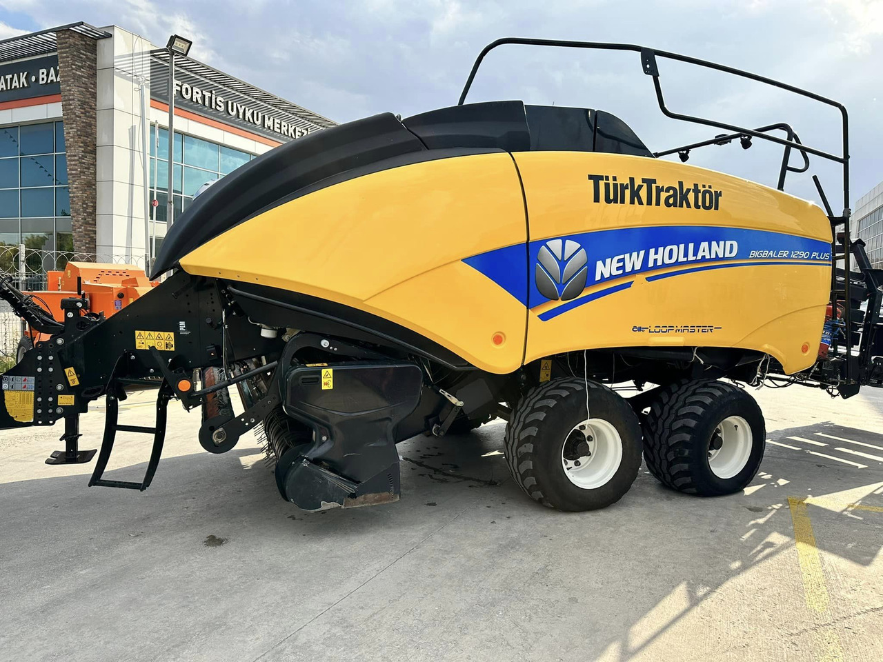 NEW HOLLAND 120X90 PLUS - Square baler: picture 1