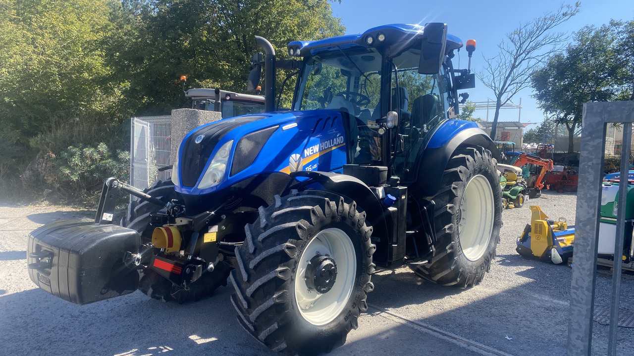 NEW HOLLAND T6.145 - Farm tractor: picture 2