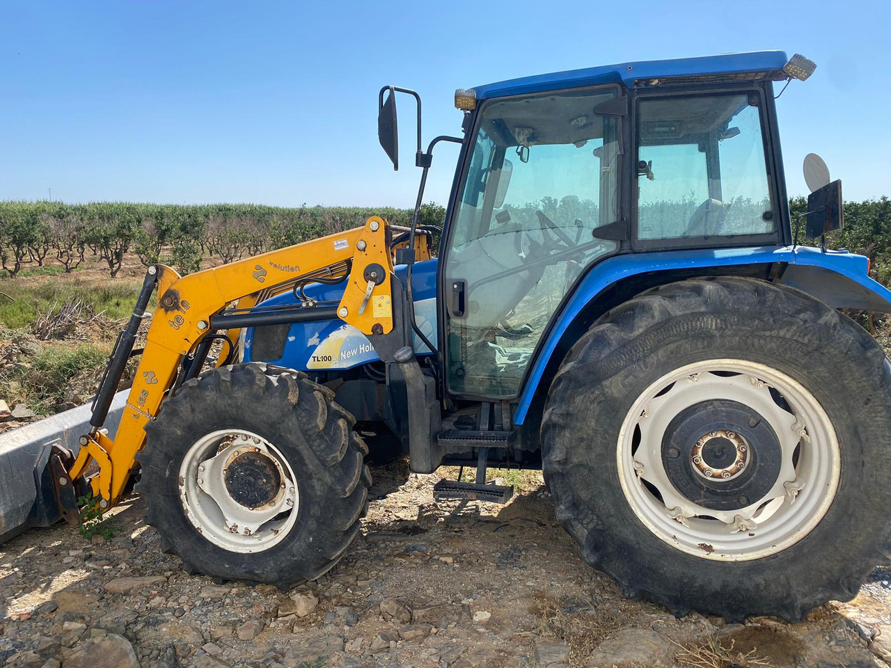 NEW HOLLAND TL100A - Farm tractor: picture 1