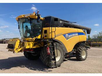 New Holland CX 8070  - Combine harvester: picture 1